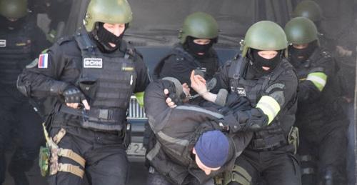 Law enforcers during detention. Photo: http://nac.gov.ru