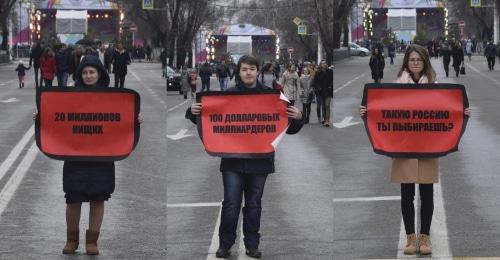 Activists with banners in Krasnodar. Collage. Photo: Alexander Timofeev, Free Media, https://freemedia.io/2018/03/3billboard