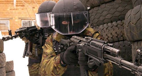 Special forces agents. Photo: http://nac.gov.ru/antiterroristicheskie-ucheniya/sotrudniki-pravoohranitelnyh-organov-proveli.html