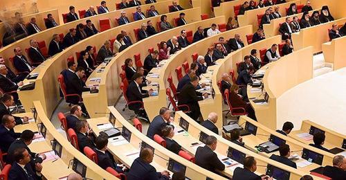 A session of the Georgian Parliament.  Photo © Sputnik / Alexander Imedashvili https://sputnik-georgia.ru/politics/20180323/239786512/Deputaty-sochli-pereborom-50-zhenshhin-v-parlamente-Gruzii.html