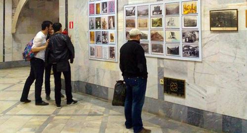Visitors of the exhibition "Towers of the Caucasus: Dagestan and Ingushetia", Makhachkala, April 2018. Photo by Ilyas Kapiyev for the "Caucasian Knot"