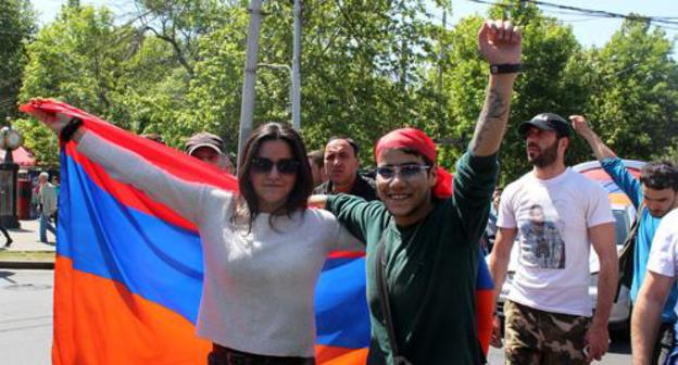 Protesters in Yerevan. Photo by Tigran Petrosyan for the Caucasian Knot Protesters in Yerevan. Photo by Tigran Petrosyan for the Caucasian Knot