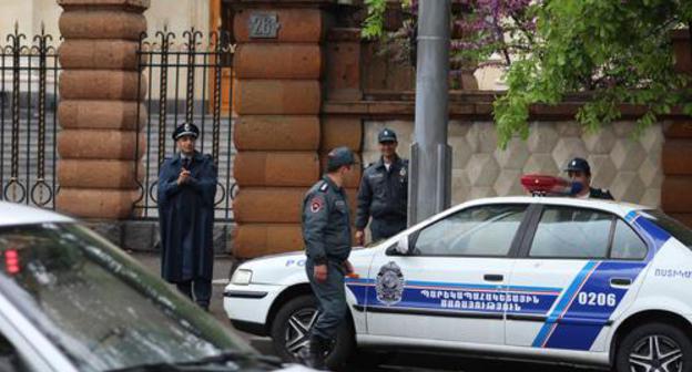 Police at the Parliament of Armenia. Photo by Tigran Petrosyan for the Caucasian Knot Police at the Parliament of Armenia. Photo by Tigran Petrosyan for the Caucasian Knot