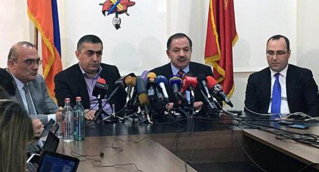 ARF "Dashnaktsutyun". Photo: Nelli Danielyan / Sputnik ARF "Dashnaktsutyun". Photo: Nelli Danielyan / Sputnik