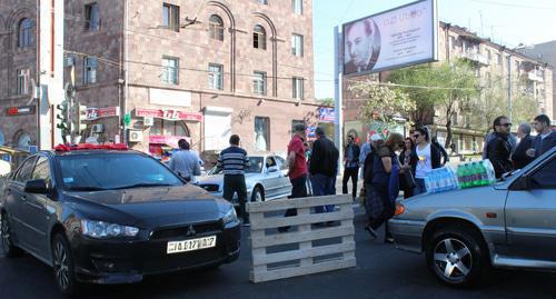 The blockage of roads in Armenia. Photo by Tigran Petrosyan for the "Caucasian Knot"