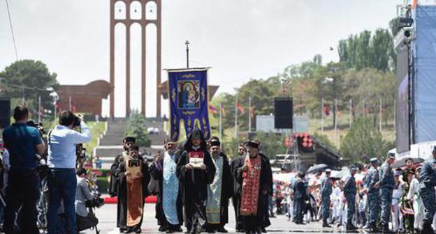 Сelebration of the 100th anniversary for the proclamation of the First Republic and Victory in the Battle of Sardarabad. Photo / Asatur Yesayants
https://ru.armeniasputnik.am/photo/20180528/12318942/Sardarapat-pervaya-respublika-prazdnik-parad-photo.htmlh