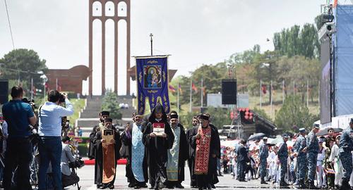 Сelebration of the 100th anniversary for the proclamation of the First Republic and Victory in the Battle of Sardarabad. Photo / Asatur Yesayants
https://ru.armeniasputnik.am/photo/20180528/12318942/Sardarapat-pervaya-respublika-prazdnik-parad-photo.htmlh