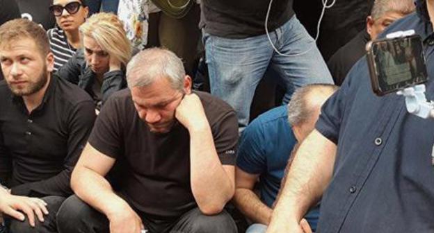 Zaza Saralidze (in the center), father of one of the killed teenagers, at a protest action. May 31, 2018. Photo © Sputnik / Shota Nozadze https://sputnik-georgia.ru/society/20180531/240687552/Sotni-chelovek-sobralis-na-akcii-protesta-u-Glavnoj-prokuratury-Gruzii.html Zaza Saralidze (in the center), father of one of the killed teenagers, at a protest action. May 31, 2018. Photo © Sputnik / Shota Nozadze https://sputnik-georgia.ru/society/20180531/240687552/Sotni-chelovek-sobralis-na-akcii-protesta-u-Glavnoj-prokuratury-Gruzii.html