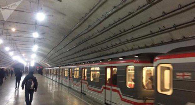 Tbilisi metro station. Photo: Sputnik / Stringer, https://sputnik-georgia.com/incidents/20180604/240736305/Tbilisis-metro-paralizebulia-memanqaneebi-gaificnen.html Tbilisi metro station. Photo: Sputnik / Stringer, https://sputnik-georgia.com/incidents/20180604/240736305/Tbilisis-metro-paralizebulia-memanqaneebi-gaificnen.html