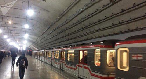 Tbilisi metro station. Photo: Sputnik / Stringer, https://sputnik-georgia.com/incidents/20180604/240736305/Tbilisis-metro-paralizebulia-memanqaneebi-gaificnen.html