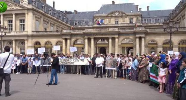Participants of rally in France, June 3, 2018. Screenshot from the 'Caucasian Knot' video Participants of rally in France, June 3, 2018. Screenshot from the 'Caucasian Knot' video
