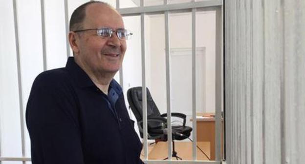 Oyub Titiev in the courtroom. Photo: press service of HRC "Memorial". Oyub Titiev in the courtroom. Photo: press service of HRC "Memorial".