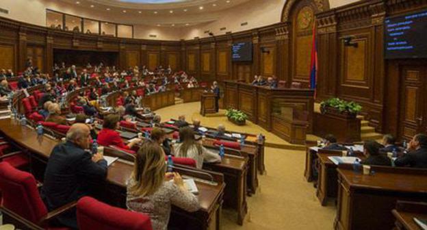Sitting of the National Assembly of Armenia. Photo: © Sputnik / Asatur Yesayants //ru.armeniasputnik.am/politics/20180410/11358565/kandidatura-premer-ministra-armenii-budet-obsuzhdena-na-speczasedanii-parlamenta.html Sitting of the National Assembly of Armenia. Photo: © Sputnik / Asatur Yesayants //ru.armeniasputnik.am/politics/20180410/11358565/kandidatura-premer-ministra-armenii-budet-obsuzhdena-na-speczasedanii-parlamenta.html