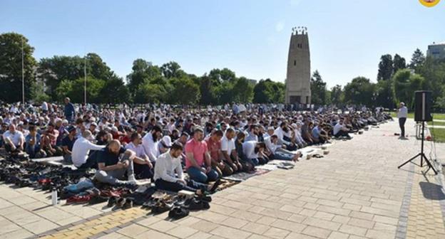 A collective namaz (prayer) under the open sky in Maikop on June 15, 2018. Photo courtesy of Eldar Cheuzh