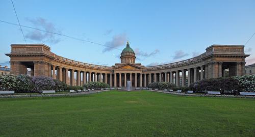 Saint Petersburg, Russia. Nevsky Prospect. The Kazan Cathedral. Photo by A. Savin (Wikimedia Commons · WikiPhotoSpace)