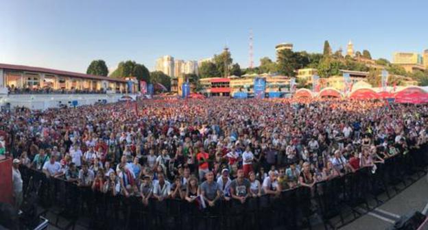 Football fans in Sochi fan zone, July 1, 2018. Photo by Svetlana Kravchenko for the Caucasian Knot. Football fans in Sochi fan zone, July 1, 2018. Photo by Svetlana Kravchenko for the Caucasian Knot.