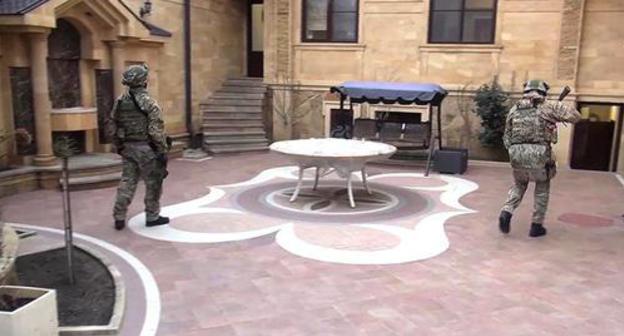 Inner yard in one of the houses that belong to the detained Dagestani officials. Screenshot from video shot by the Investigating Committee of Russia: www.youtube.com/watch?time_continue=58&v=8_SZ_0qeI10 Inner yard in one of the houses that belong to the detained Dagestani officials. Screenshot from video shot by the Investigating Committee of Russia: www.youtube.com/watch?time_continue=58&v=8_SZ_0qeI10