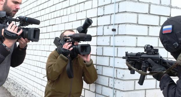Educational-practical courses of extreme journalism "Bastion". Photo: http://nac.gov.ru/obuchenie-zhurnalistov/v-ryazanskoy-oblasti-proshli-zanyatiya-na-uchebno.html# Educational-practical courses of extreme journalism "Bastion". Photo: http://nac.gov.ru/obuchenie-zhurnalistov/v-ryazanskoy-oblasti-proshli-zanyatiya-na-uchebno.html#
