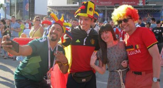 Football fans ahead of Belgium-Japan match, Rostov-on-Don, July 2, 2018. Photo by Konstantin Volgin for the Caucasian Knot. Football fans ahead of Belgium-Japan match, Rostov-on-Don, July 2, 2018. Photo by Konstantin Volgin for the Caucasian Knot.