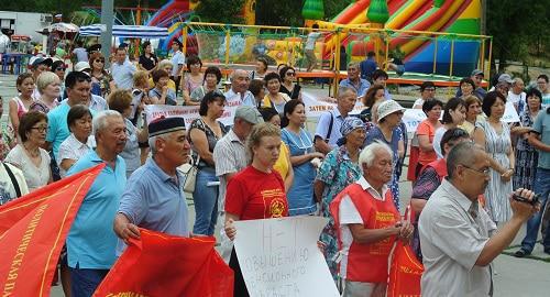 Protest rally in Elista against he increase of the retirement age and the law on the voluntary study of native languages at schools, July 3, 2018. Photo by Badma Byurchiev for the Caucasian Knot