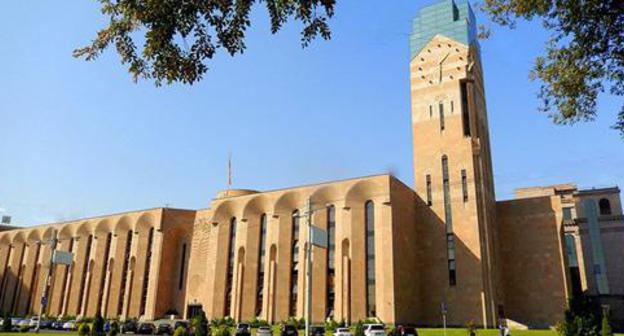 The building of the Yerevan Council of Elders. Photo © Armineaghayan https://ru.armeniasputnik.am/armenia/20170515/7328289/erevan-sovet-starejshin-mandaty.html The building of the Yerevan Council of Elders. Photo © Armineaghayan https://ru.armeniasputnik.am/armenia/20170515/7328289/erevan-sovet-starejshin-mandaty.html