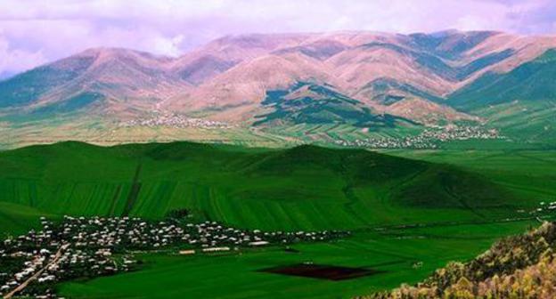 Town of Chambarak. Photo Armtoursites https://ru.wikipedia.org/ Town of Chambarak. Photo Armtoursites https://ru.wikipedia.org/