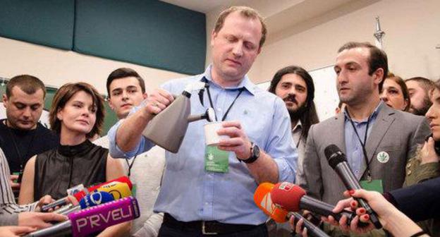 Activists of the 'Girchi' Party planting hemp. Photo is provided by press service of 'Girchi' Party, https://www.facebook.com/GirchiParty/photos/a.1445948482123273.1073741855.1031485756902883/1445950502123071/?type=3&theater Activists of the 'Girchi' Party planting hemp. Photo is provided by press service of 'Girchi' Party, https://www.facebook.com/GirchiParty/photos/a.1445948482123273.1073741855.1031485756902883/1445950502123071/?type=3&theater