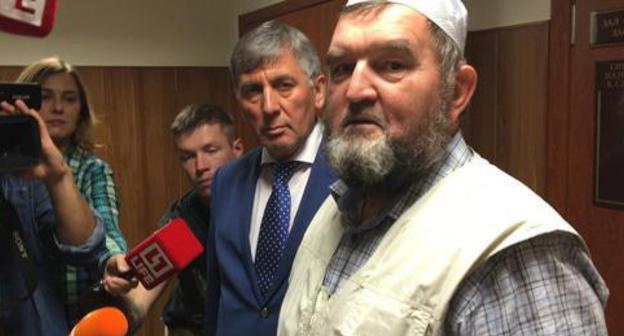 Imam Makhmud Velitov (on the right). Screenshot of the video by the user БИЗНЕС Online
https://www.youtube.com/watch?v=xQC_tbPJ0Vg