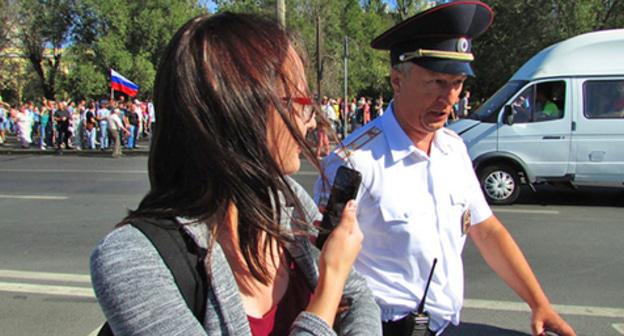Anastasia Kadetova being detained during rally against the pension reform in Volgograd, September 9, 2018. Photo by Vyacheslav Yaschenko for the Caucasian Knot Anastasia Kadetova being detained during rally against the pension reform in Volgograd, September 9, 2018. Photo by Vyacheslav Yaschenko for the Caucasian Knot