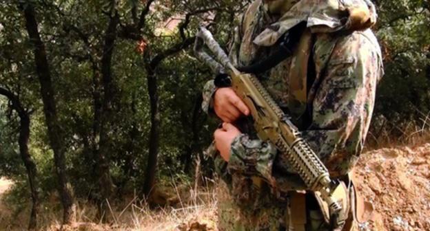 Special forces agent takes part in CTO. Photo: http://nac.gov.ru/kontrterroristicheskie-operacii/v-hode-kto-v-dagestane-neytralizovany-troe-2.html Special forces agent takes part in CTO. Photo: http://nac.gov.ru/kontrterroristicheskie-operacii/v-hode-kto-v-dagestane-neytralizovany-troe-2.html