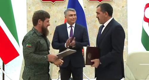 Ramzan Kadyrov and Yunus-Bek Evkurov during signing an agreement. Photo: screenshot of the video https://www.youtube.com/watch?time_continue=71&amp;v=rw9gKK48HFY
