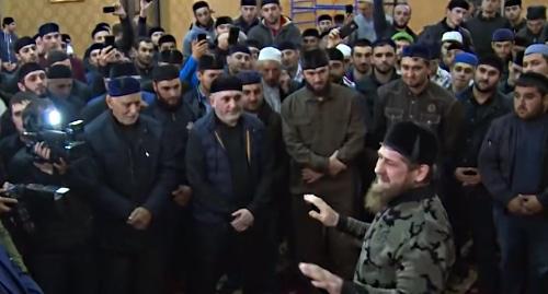 Ramzan Kadyrov at a meeting with residents of the Ingush village of Surkhakhi. October 19, 2018. Photo: screenshot of the video CHECHEN WHATSAPP 3 on YouTube channel