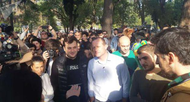 Zurab Djaparidze at the rally in support of a marijuana legalization. Photo © Sputnik/Shota Nozadze, https://sputnik-georgia.ru/incidents/20181020/242581380/Kandidat-v-prezidenty-Gruzii-zaderzhan---MVD-sdelalo-zayavlenie.html Zurab Djaparidze at the rally in support of a marijuana legalization. Photo © Sputnik/Shota Nozadze, https://sputnik-georgia.ru/incidents/20181020/242581380/Kandidat-v-prezidenty-Gruzii-zaderzhan---MVD-sdelalo-zayavlenie.html