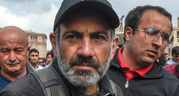 Nikol Pashinyan (centre). Photo: © Sputnik / Asatur Yesayants https://ru.armeniasputnik.am/politics/20180508/11642070/nikol-pashinyan-armenia-biografiya.html Nikol Pashinyan (centre). Photo: © Sputnik / Asatur Yesayants https://ru.armeniasputnik.am/politics/20180508/11642070/nikol-pashinyan-armenia-biografiya.html