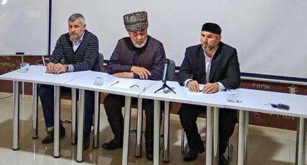 Participants of a press conference of the Ingush Committee of National Unity, October 28, 2018. Photo by Umar Yovloy for the "Caucasian Knot" Participants of a press conference of the Ingush Committee of National Unity, October 28, 2018. Photo by Umar Yovloy for the "Caucasian Knot"