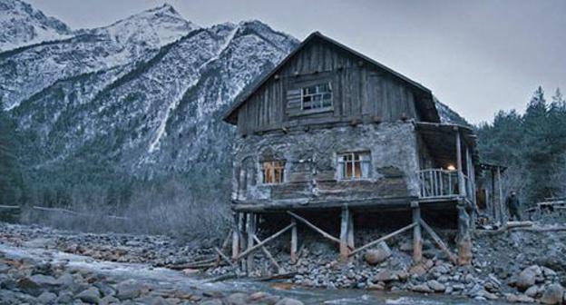 Still from the film "Deep Rivers". Screenshot by the user TRAILER RU
https://www.youtube.com/watch?v=GYWHE7mQWF4 Still from the film "Deep Rivers". Screenshot by the user TRAILER RU
https://www.youtube.com/watch?v=GYWHE7mQWF4