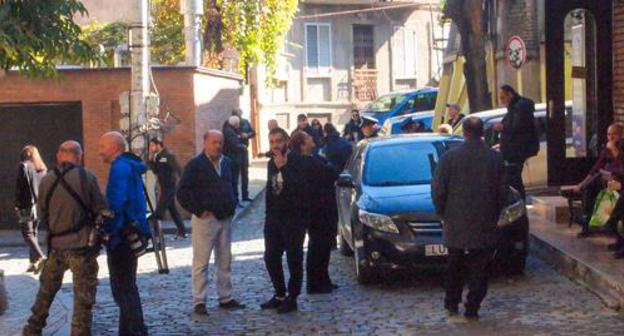 Voters near the poliing station No. 4 in Tbilisi. October 28, 2018. Photo by Beslan Kmuzov for the "Caucasian Knot" Voters near the poliing station No. 4 in Tbilisi. October 28, 2018. Photo by Beslan Kmuzov for the "Caucasian Knot"