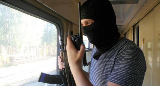 A law enforcer. Photo http://nac.gov.ru/antiterroristicheskie-ucheniya/operativnym-shtabom-v-kaluzhskoy-oblasti-3.html A law enforcer. Photo http://nac.gov.ru/antiterroristicheskie-ucheniya/operativnym-shtabom-v-kaluzhskoy-oblasti-3.html