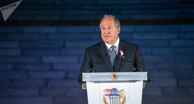 Armen Sargsyan, the President of Armenia. Photo Sputnik / Aram Nersesyan
https://ru.armeniasputnik.am/politics/20181101/15449433/Armen-Sarkisyan-podpisal-ukaz-o-rospuske-parlamenta-Armenii-i-novykh-vyborakh.html Armen Sargsyan, the President of Armenia. Photo Sputnik / Aram Nersesyan
https://ru.armeniasputnik.am/politics/20181101/15449433/Armen-Sarkisyan-podpisal-ukaz-o-rospuske-parlamenta-Armenii-i-novykh-vyborakh.html