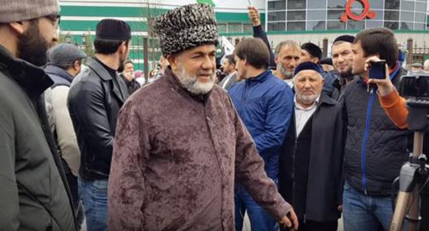 Akhmed Barakhoev, a representative of the organizing committee of the rally, tells about the activists' plans after the end of the protest action. Screenshot of the video by Ilez Pliev on YouTube https://www.youtube.com/watch?v=BjeTkWnqw04 Akhmed Barakhoev, a representative of the organizing committee of the rally, tells about the activists' plans after the end of the protest action. Screenshot of the video by Ilez Pliev on YouTube https://www.youtube.com/watch?v=BjeTkWnqw04