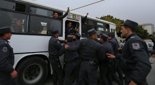 Police detain activists of the Popular Front Party of Azerbaijan, November 17, 2018. Photo by Aziz Karimov for the Caucasian Knot
