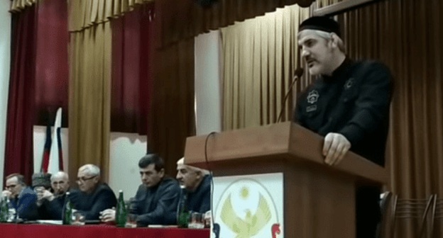 Buvaisar Saitiev (behind the podium) and participants of the Congress of Chechens of Dagestan held in Khasavyurt. Photo: screenshot of the video by the "Chernovik" (Draft) https://www.youtube.com/watch?v=1QYyCCeOl0I Buvaisar Saitiev (behind the podium) and participants of the Congress of Chechens of Dagestan held in Khasavyurt. Photo: screenshot of the video by the "Chernovik" (Draft) https://www.youtube.com/watch?v=1QYyCCeOl0I