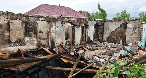 Destroyed homes in the conflict zone. Photo Sputnik / Murad Orujov https://ru.sputnik.az/karabakh/20180408/414769183/azerbaijan-armenia-karabakh-obstrel.html