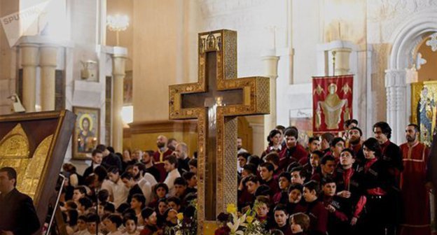Christmas liturgy at Sameba church. Photo Sputnik / STRINGER
https://sputnik-georgia.ru/religion/20190106/243782222/Pochemu-pravoslavnoe-Rozhdestvo-prazdnuetsya-7-yanvarya-Istoriya-prazdnika.html