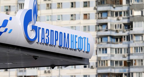 Logo of the Gazprom near a residential building. Photo: REUTERS/Maxim Shemetov