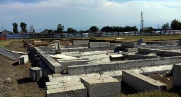 An abandoned construction site of the school in the Terechnoye village. 2018. Photo courtesy of Magomed Razakov for the "Caucasian Knot"