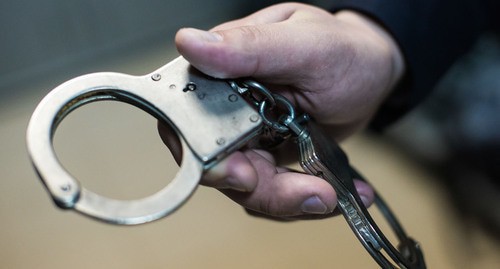 Handcuffs. Photo: Elena Sineok / Yuga.ru