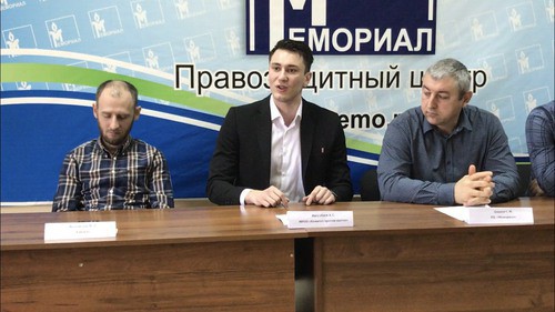 Advocate of 'Memorial' Murad Magomedov, lawyer of the 'Committee against Torture' Abubakar Yangulbaev and head of the 'Memorial' Office in Makhachkala Sirazhutdin Datsiev at the press conference in Makhachkala, February 15, 2019. Photo by Patimat Makhmudova for the Caucasian Knot
