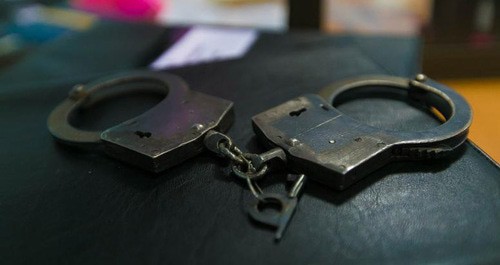 Handcuffs. Photo: Maxim Tishin / Yugopolis