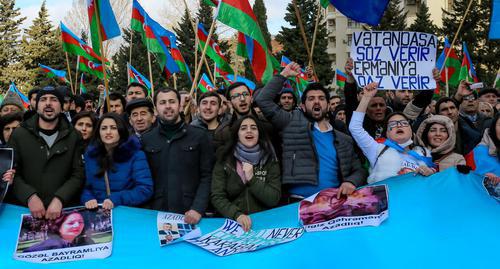 Rally participants hold portraits of Azerbaijani political prisoners. Photo by Aziz Karimov for the Caucasian Knot